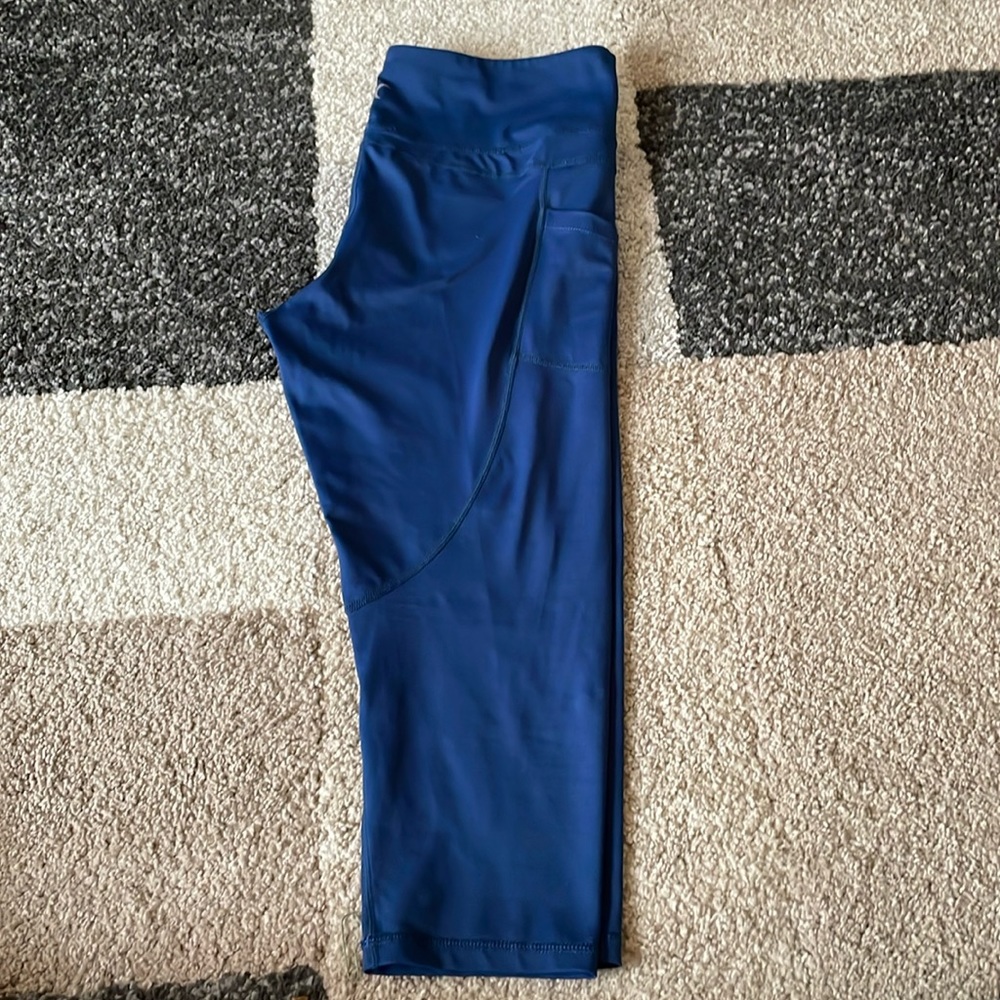 Zyia leggings. Capri Navy Light N Tight. 20”